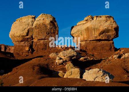 Twin Rocks en fin d'après-midi, Capitol Reef National Park, Utah, United States of America Banque D'Images