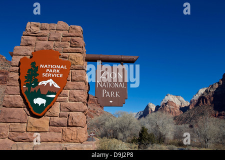 National Park Service panneau de bienvenue, l'entrée de Zion National Park, Utah, United States of America Banque D'Images