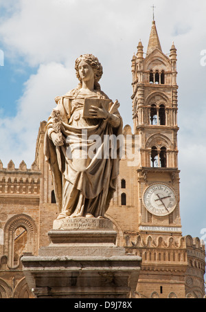 Palermo - Statue de Santa Olivia pour les Dom Banque D'Images