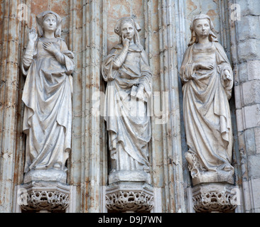 Bruxelles - Juin 21 : Détails du portail latéral de Notre Dame du Sablon église gothique construite au 15e et 16e centurieson 21 Juin Banque D'Images