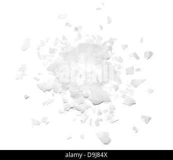 Tas de sel blanc vrac flakes cut sur un fond blanc Banque D'Images