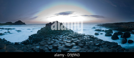 Coucher du soleil à la Giant's Causeway, comté d'Antrim, en Irlande du Nord, Royaume-Uni Banque D'Images