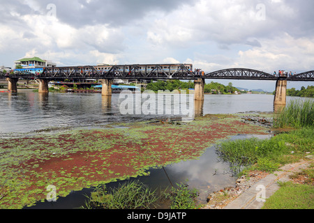 Pont sur la rivière Kwai, Kanchanaburi, Thaïlande et le chemin de fer de la mort Banque D'Images