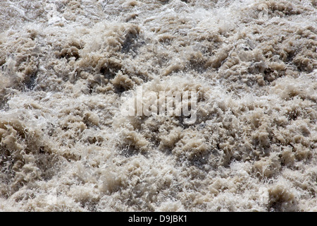 Détail de l'eau sauvages du Danube par les inondations à l'eau plus élevée mesurée à Cunovo dam Banque D'Images