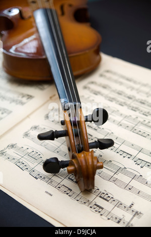 Score et violon Banque D'Images