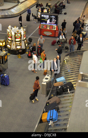 Las Vegas Nevada, McCarran International Airport, LAS, terminal, aérien, zone de retrait des bagages, bagages, valise, tapis roulant, passagers arrivant, machine à sous Banque D'Images