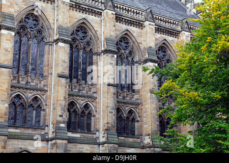 Windows in the East Quadrangle sur le campus de l'Université de Glasgow, Glasgow, Écosse, Royaume-Uni Banque D'Images