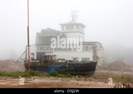 Paignton, Devon,abandonné, personnes âgées, meubles anciens, a échoué, bleu, bateau, cassé, fissuré, endommagé, dock, sec, de la pêche, de la terre, le paysage, les mar Banque D'Images