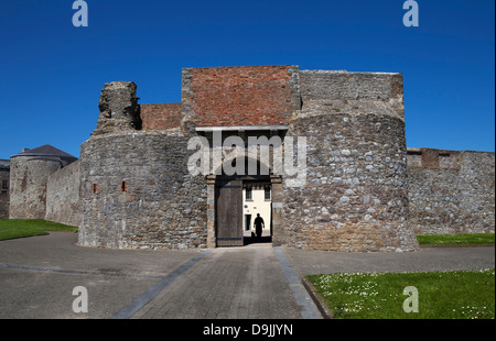 L'entrée principale au 13 siècle King John's Castle, Dungarvan, Coumnty Waterford, Ireland Banque D'Images