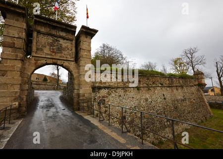 Gateway et le bastion de mont-louis forteresse de Vauban au patrimoine mondial de l'unesco ville pyrénées-orientales france Banque D'Images