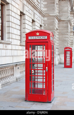 Cabine téléphonique rouge célèbre à Londres, Royaume-Uni Banque D'Images