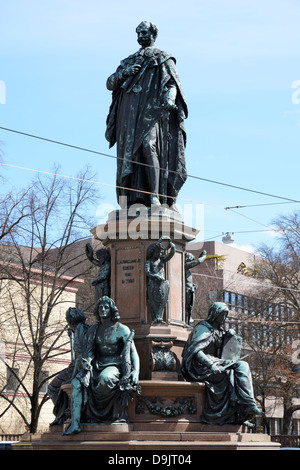 Monument du roi Max II à Munich, Maximilien street. La statue a été construit en 1875 par Ferdinand von Miller. Banque D'Images