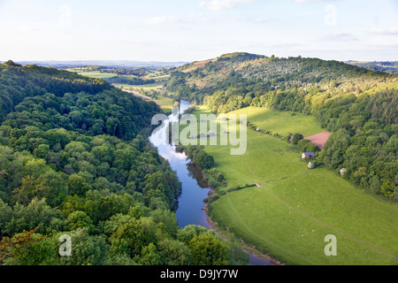 Sur la spectaculaire gorge créé par la rivière Wye, de Symonds Yat Rock, Gloucestershire, England, UK Banque D'Images