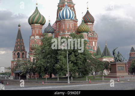 La Russie, Moscou, la place Rouge, la Cathédrale St Basile Banque D'Images