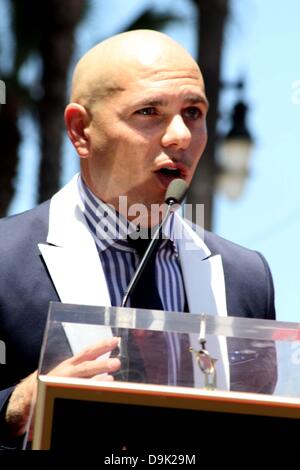 Hollywood, Californie, USA. 20 Juin, 2013. Jennifer Lopez honorée avec le 2500th étoile sur le Hollywood Walk of Fame .Avant de W Hollywood Hotel, Hollywood, CA.06/20/2013 .PITBULL . 2013 Credit : Clinton Wallace/Globe Photos/ZUMAPRESS.com/Alamy Live News Banque D'Images