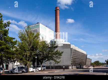 Au nord-ouest façade de l'usine de John R. Kelly en installations de production d'énergie SE Gainesville. Banque D'Images