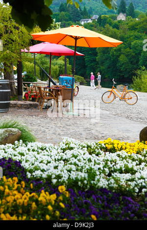 France, Aquitaine, dordogne, Périgord, Aquitaine, Dordogne, Waterfront Café. Banque D'Images