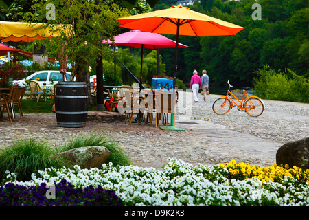 France, Aquitaine, dordogne, Périgord, Aquitaine, Dordogne, Waterfront Café. Banque D'Images