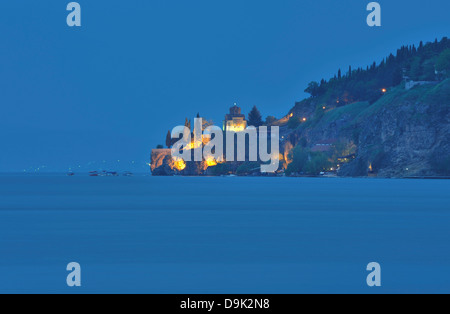 Le lac Ohrid au crépuscule avec Jovan Kaneo église, Ohrid, Macédoine Banque D'Images