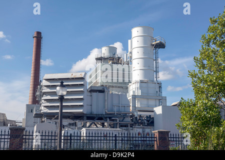 Façade ouest de l'usine de John R. Kelly dans les installations de production d'énergie SE Gainesville. Banque D'Images