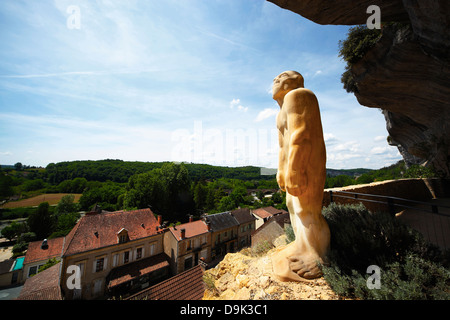 France, dordogne, Périgord Noir, Aquitaine, Sarlat, Les Eyzies, Musée National de Préhistoire, Statue de la préhistoire l'homme. Banque D'Images