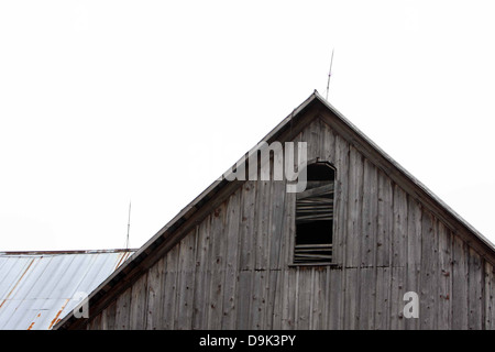 Vintage old weathered barn farm pays rural paratonnerre bois tin roof Banque D'Images