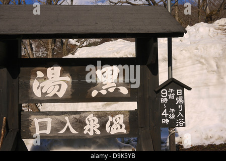 Pancarte d'Kuroyu à Nyuto Onsen, Akita, Japon Banque D'Images