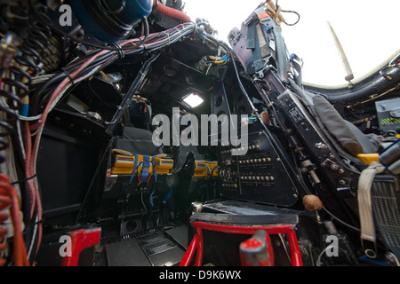 Guerre froide Canberra 1960 RAF le cockpit de l'avion à l'aérodrome de Bruntingthorpe leicestershire angleterre Banque D'Images