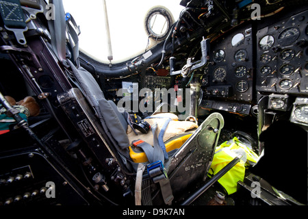 Guerre froide Canberra 1960 RAF le cockpit de l'avion à l'aérodrome de Bruntingthorpe leicestershire angleterre Banque D'Images