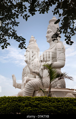 Des statues de Seigneur Shiva et la Déesse Parvathi, Kailasagiri Park, Visakhapatnam, Andhra Pradesh, Inde Banque D'Images