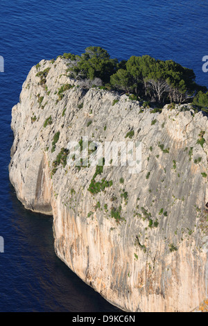 Falaise verticale sur la côte de Majorque, Espagne Banque D'Images