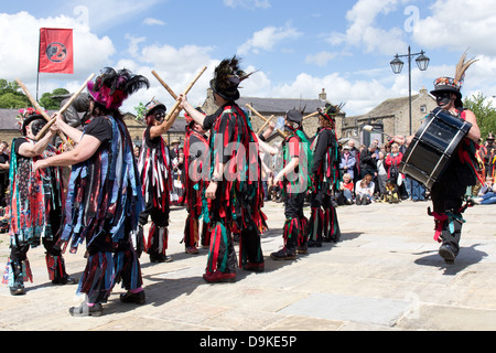 Morris Dancers At Skipton, Yorkshire du Nord, Angleterre Banque D'Images