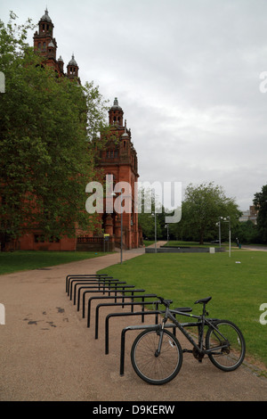 Location est verrouillé jusqu'à la Kelvingrove Art Gallery and Museum, Glasgow, Ecosse, Royaume-Uni Banque D'Images