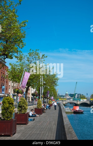 Points de vue le long de la rivière Liffey, baccalauréat, à pied, dans le centre de Dublin Irlande Europe Banque D'Images