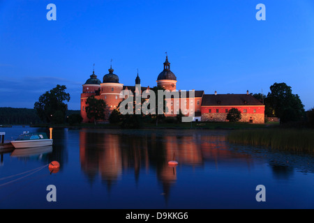 Château GRIPSHOLM au lac Malaren en soirée, Mariefred, Sodermanland, Suède, Scandinavie Banque D'Images