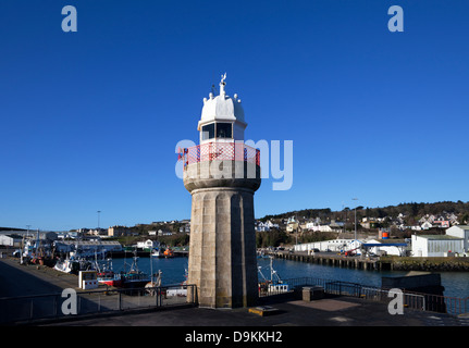 Le phare et le port de pêche, Port de pêche de Dunmore East, dans le comté de Waterford, Irlande Banque D'Images