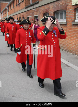 Ascot, Berkshire, Royaume-Uni. Le 21 juin 2013. Assister à Racegoers jour 4 de Royal Ascot à Ascot Racecourse à Ascot, en Angleterre. © WFPA/Alamy Banque D'Images