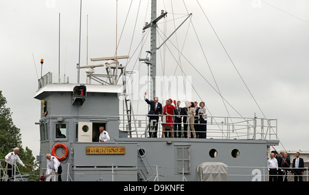 Rtyně,HOLLANDE - JUIN 21:Roi Willem Alexander et la Reine maxima waving to le néerlandais,juin 21,2013 sur Banque D'Images