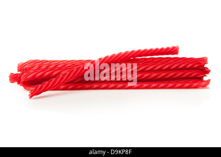 Bonbon à la réglisse rouge vif en forme de corde torsadée Banque D'Images