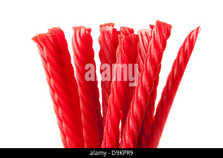 Bonbon à la réglisse rouge vif en forme de corde torsadée Banque D'Images