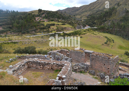 Le site Inca de Puka Pukara (forteresse rouge) à la périphérie de la ville de Cusco, Pérou Banque D'Images