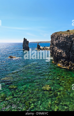 Le Colonne - falaise dans l'île de San Pietro, en Sardaigne, Italie Banque D'Images