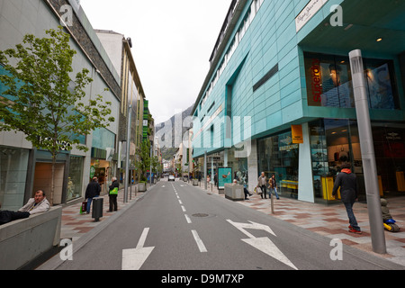 Illa sur l'avenue Carlemany centre commercial d'Andorra la vella Andorre Banque D'Images