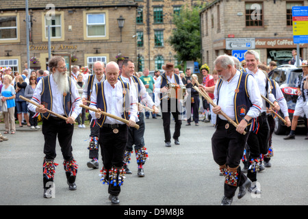 Danseurs Morris à l'Rushcart cérémonie le 20 août 2011, à Bellevue, au Royaume-Uni. Banque D'Images