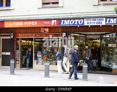 Tabac et magasin de matériel électronique Tax Free shopping en Andorre-la-Vieille Andorre Banque D'Images