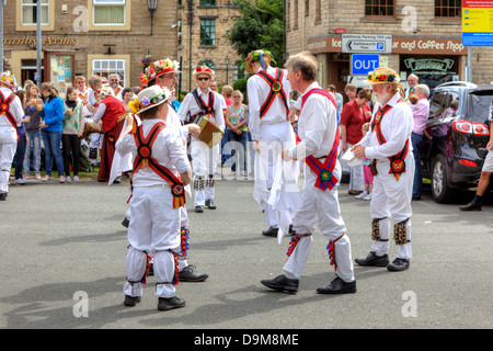 Danseurs Morris à l'Rushcart cérémonie le 20 août 2011, à Bellevue, au Royaume-Uni. Banque D'Images