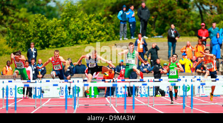 Dublin, Irlande. 22 Juin, 2013. En venant à la dernière 100m de la mens 400m haies lors des Championnats d'athlétisme d'Europe 1ère ligue de Morton Stadium, Santry. Credit : Action Plus Sport/Alamy Live News Banque D'Images