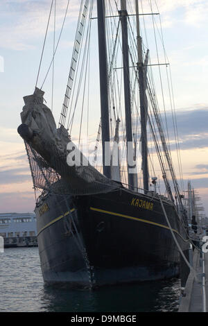 Toronto, Canada. Le 21 juin 2013. Un autre signe que l'été est juste autour du coin - Tall Ships sont parsemant le secteur riverain de Toronto. Il y a 16 grands voiliers amarrés sur la plage de sucre à Parc HTO à partir de Halifax, Ottawa, North Carolina, la Géorgie et même la Norvège. Credit : Nisarg Photography/Alamy Live News Banque D'Images