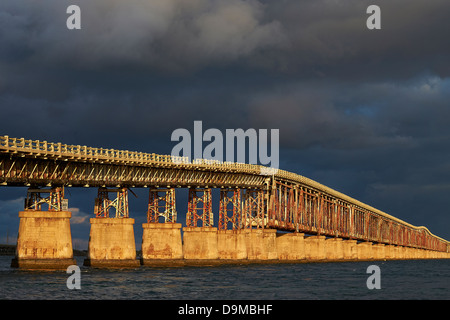 Seven Mile Bridge, en Floride, au coucher du soleil Banque D'Images