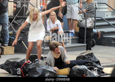 New York, USA. 21 juin 2013. Nikolaj Coster-Waldau et Cameron Diaz poser pendant le tournage de "l'autre femme' à New York le 21 juin 2013. Dpa : Crédit photo alliance/Alamy Live News Banque D'Images